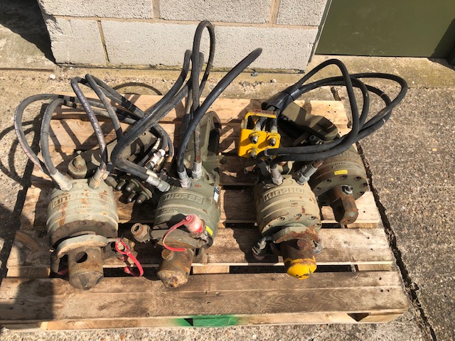 Kinshoffer 235-10 Crane Rotators 4000 kg cap - 1054 - Govsales of mod surplus ex army trucks, ex army land rovers and other military vehicles for sale