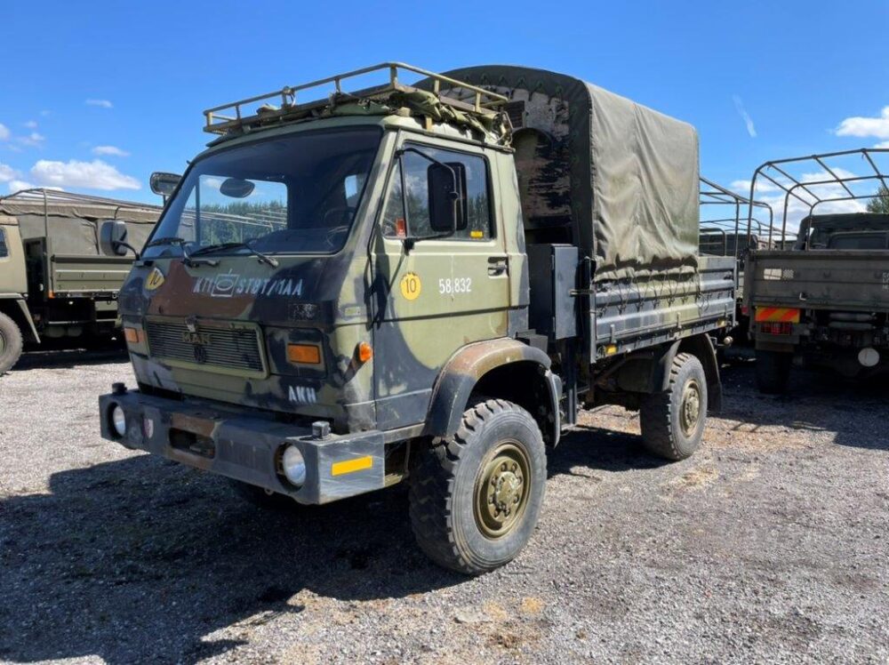 MAN 8.136 4x4 Drop side cargo truck