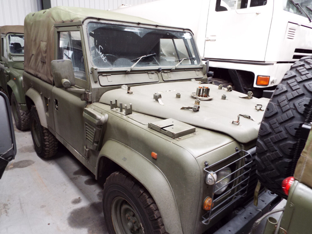 Land Rover Defender 90 Wolf RHD Soft Top (Remus)