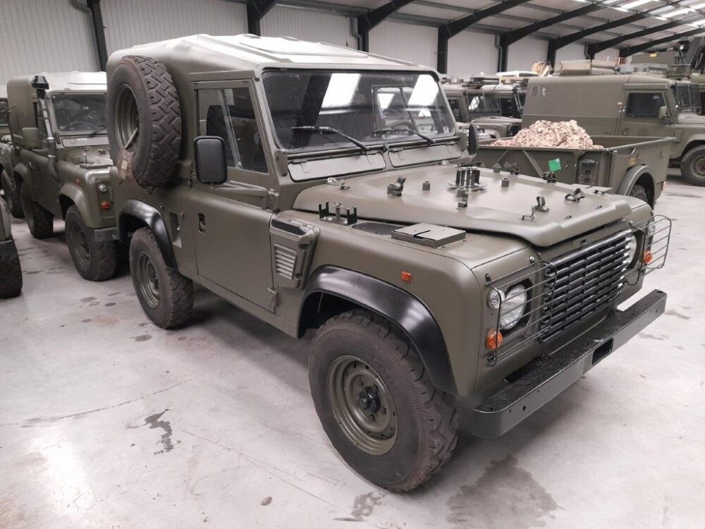 Land Rover Defender 90 Wolf LHD Hard Top (Remus)