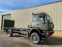 MAN 18.220 4x4 cargo truck with twist locks and tail lift