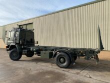 MAN 18.220 4x4 cargo truck with twist locks and tail lift
