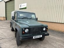 Land Rover Defender 110 pick up RHD puma
