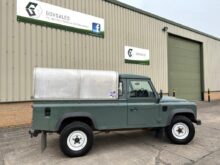 Land Rover Defender 110 pick up RHD puma