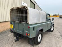 Land Rover Defender 110 pick up RHD puma