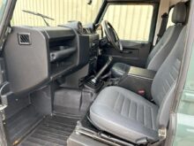 Land Rover Defender 110 pick up RHD puma