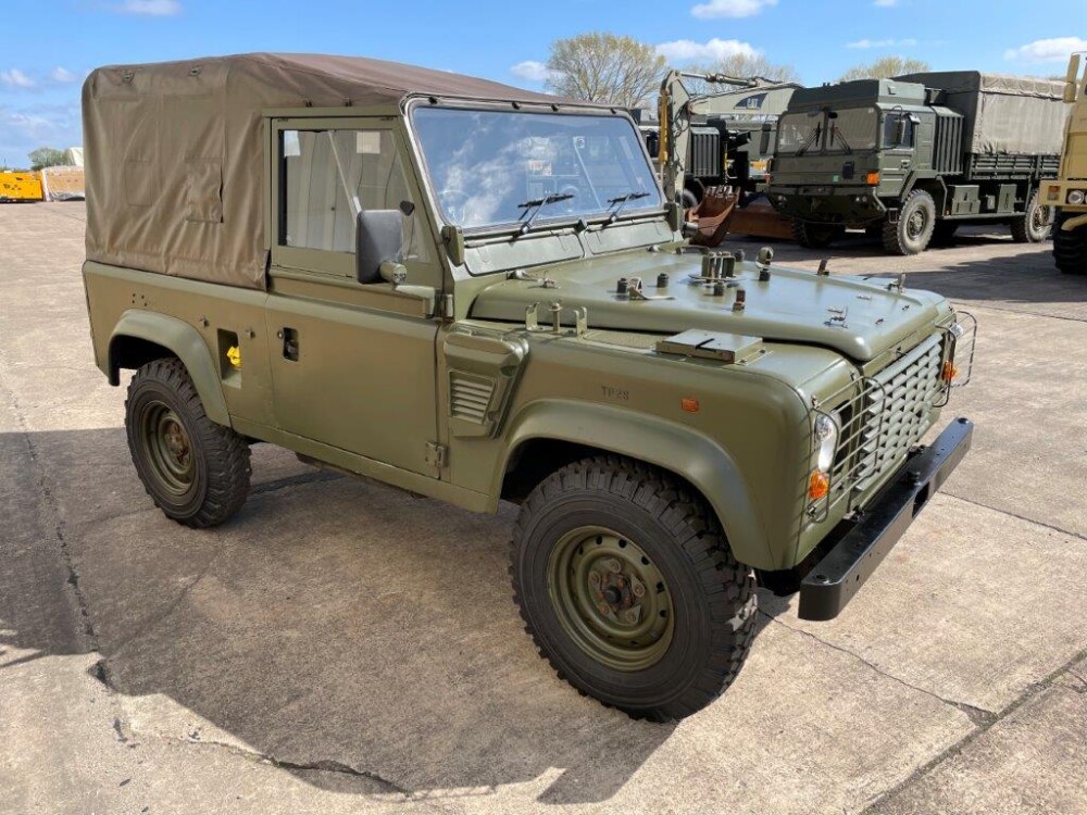 Land Rover Defender 90 Wolf RHD Soft Top (Remus)