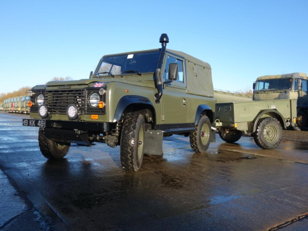 Land Rover Defender 90 Wolf (Remus) with Penman Trailer