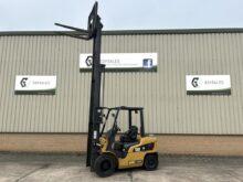 Caterpillar DP30N Forklift