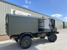 Mercedes Unimog U1550L 4x4 Box Truck